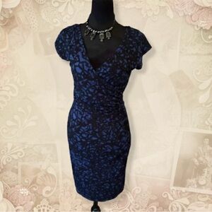 ANN TAYLOR MIDI DRESS. V NECK BEAUTIFUL BLUE COLORS. SIZEXS.